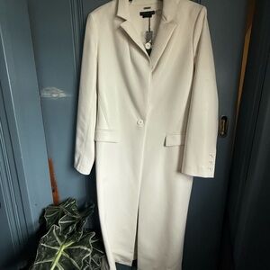 Alice + Olivia White Trench Coat with Classic Tailored Design